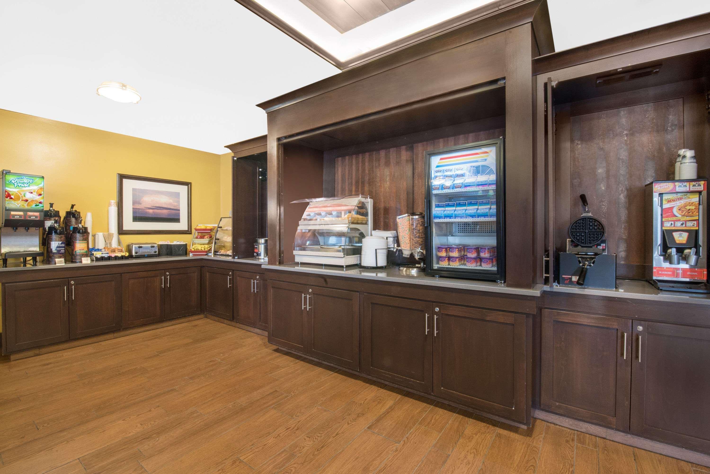 Hawthorn Extended Stay By Wyndham Dickinson Exterior photo