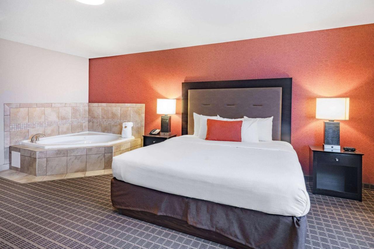 Hawthorn Extended Stay By Wyndham Dickinson Exterior photo