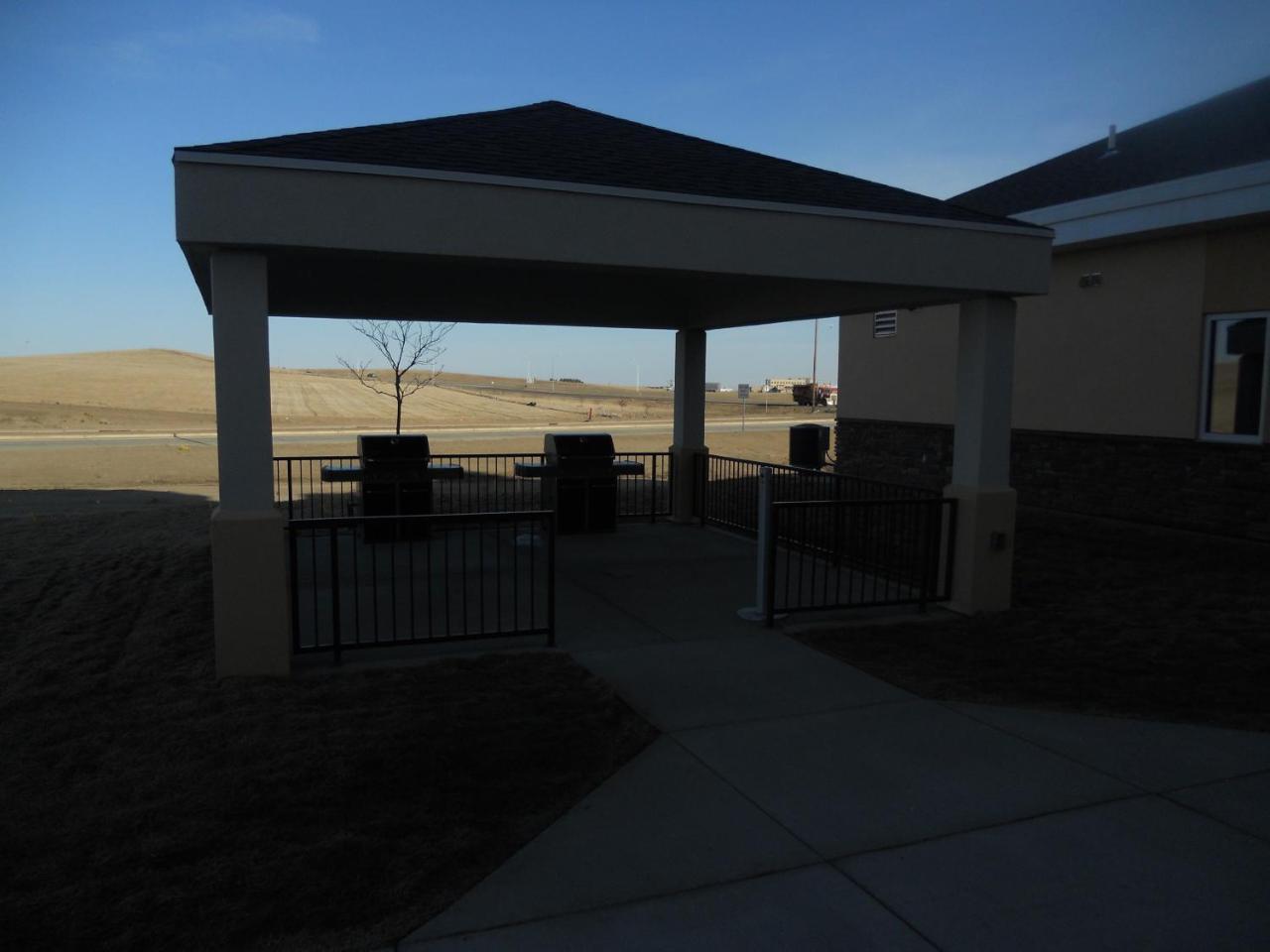 Hawthorn Extended Stay By Wyndham Dickinson Exterior photo